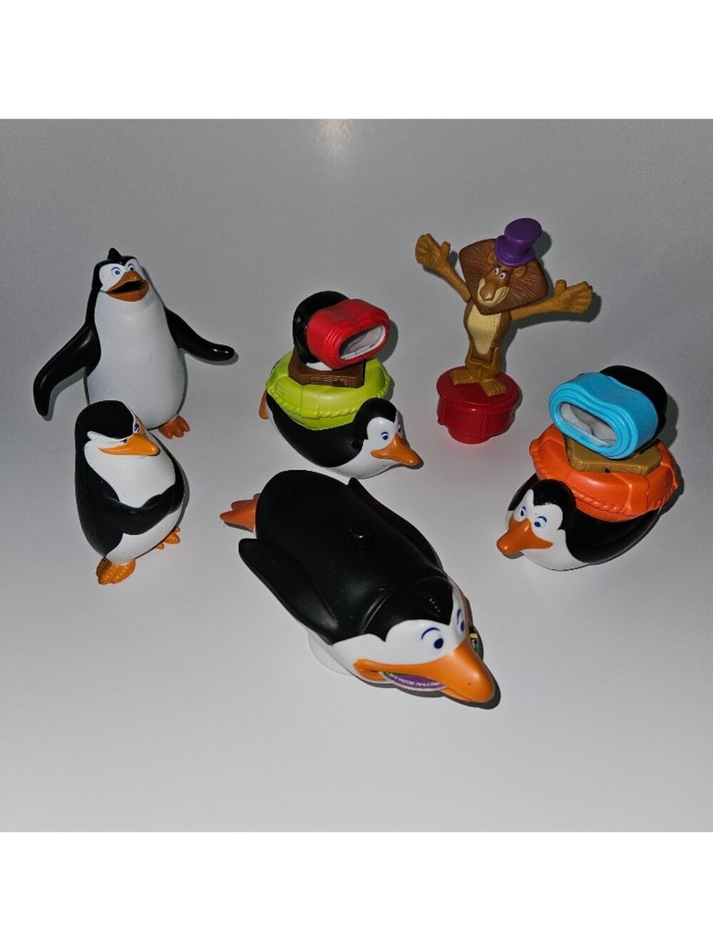 6 McDonald's Penguins Madagascar Toy Lot Alex Periscope Launcher Skipper READ
